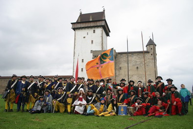 Русские и шведы в Нарве в 2005 году.